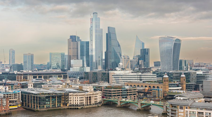 AWS增速不及竞争对手 亚马逊(AMZN.US)盘后重挫 AI投资效果遭疑