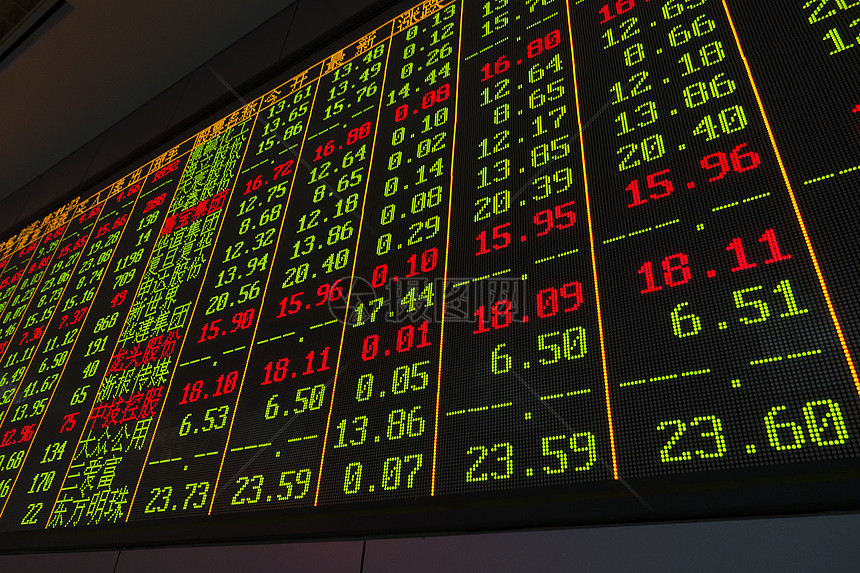 筑牢暑期交通安全防线